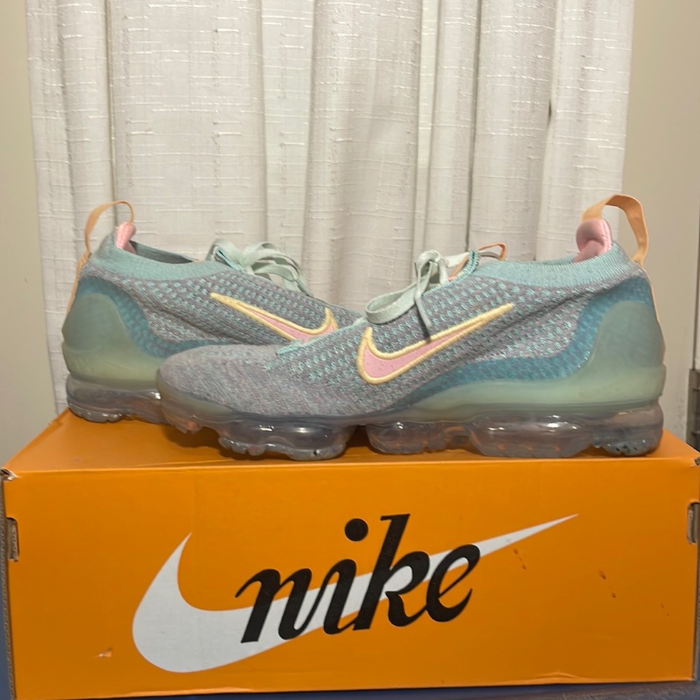 Nike Fly Knit VaporMax; multi colored